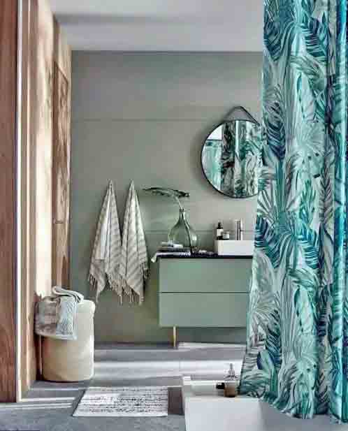 peindre le mur de votre salle de bain en couleur