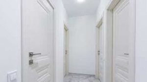 Peindre couloir en Essonne dans le 91 avec peinture gris perle moderne